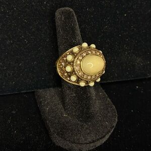 Heidi Daus Rhapsody Cream Lucite Swarovski Crystals Cocktail Ring size 4.5